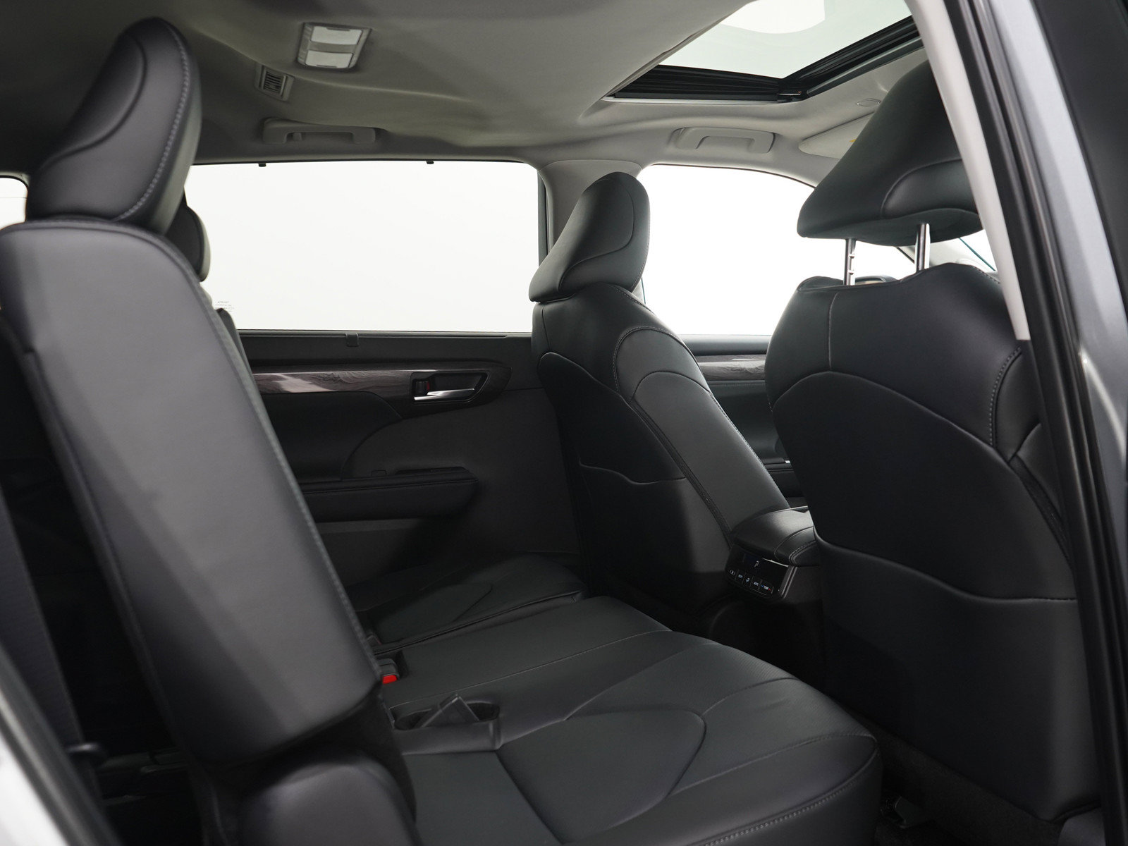 Used 2025 Toyota Highlander Limited AWD/4WD image 14