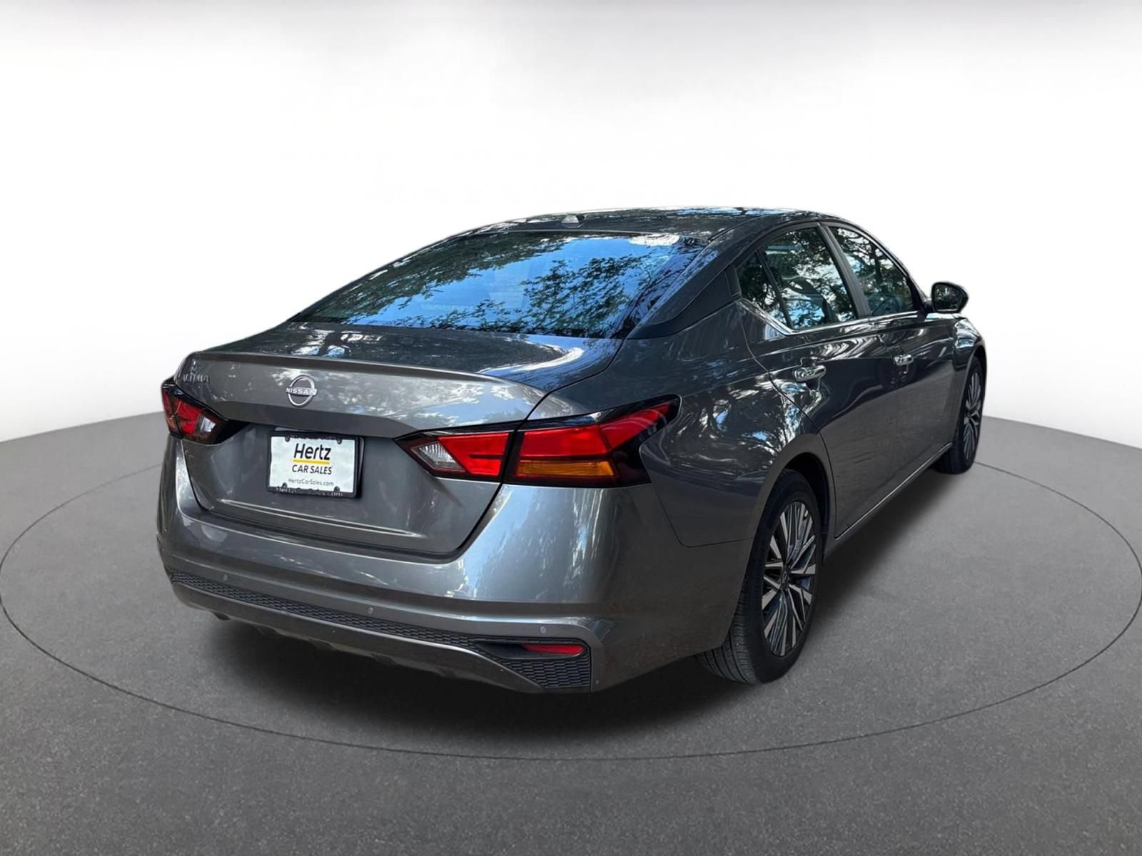 Used 2025 Nissan Altima 2.5 SV FWD image 12