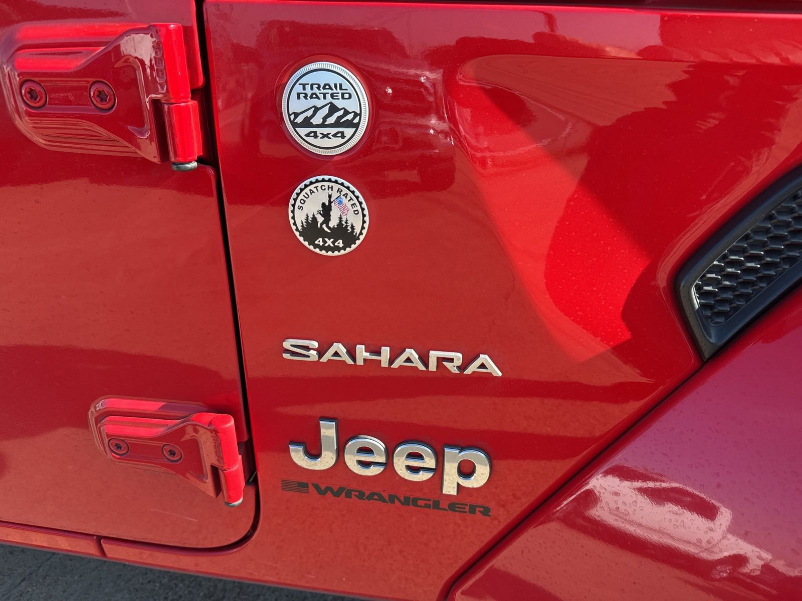 Used 2024 Jeep Wrangler Sahara w/ Technology Group image 9