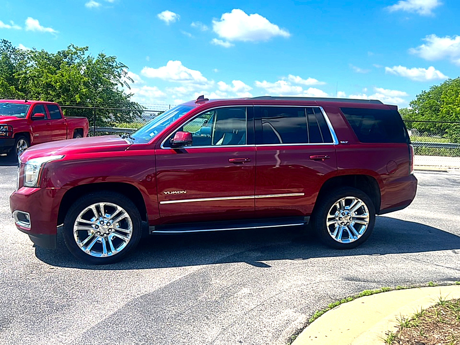 Used 2017 GMC Yukon SLT w/ Premium Edition RWD image 6