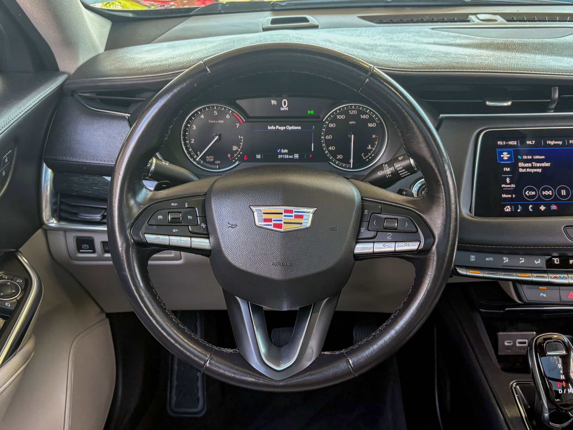 Used 2022 Cadillac XT4 Premium Luxury AWD/4WD image 33
