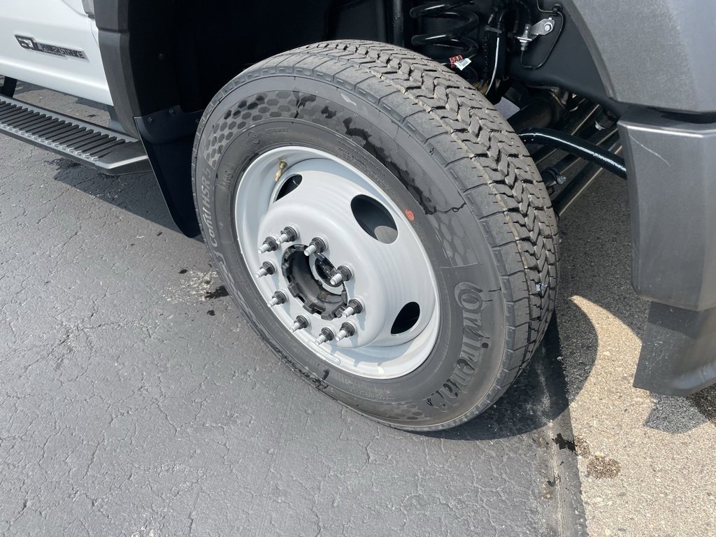 New 2025 Ford F550 4x4 Regular Cab Super Duty image 3