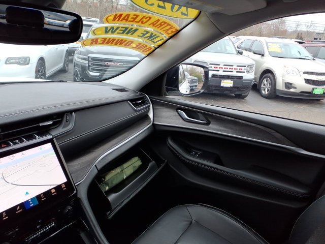 Used 2023 Jeep Grand Cherokee Limited AWD/4WD image 27