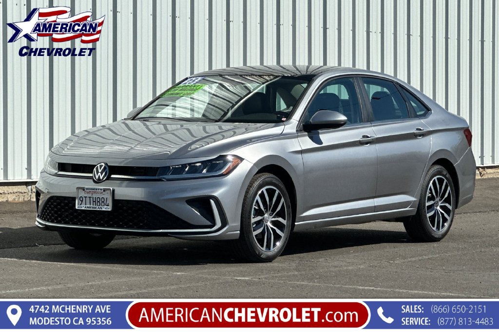 Used 2025 Volkswagen Jetta SE FWD image 8