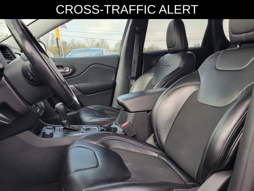 Used 2020 Jeep Cherokee Latitude Plus w/ Comfort/Convenience Group image 16