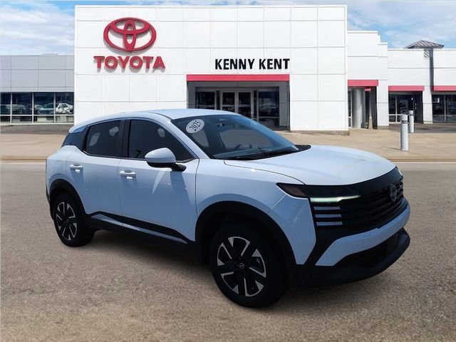 Used 2025 Nissan Kicks SV AWD/4WD image 1