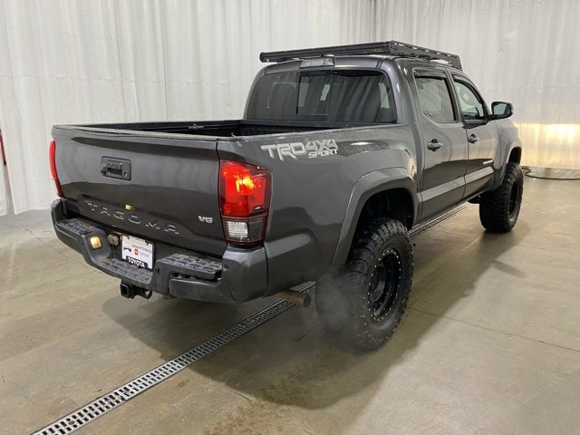 Used 2018 Toyota Tacoma TRD Sport w/ Technology Package image 4