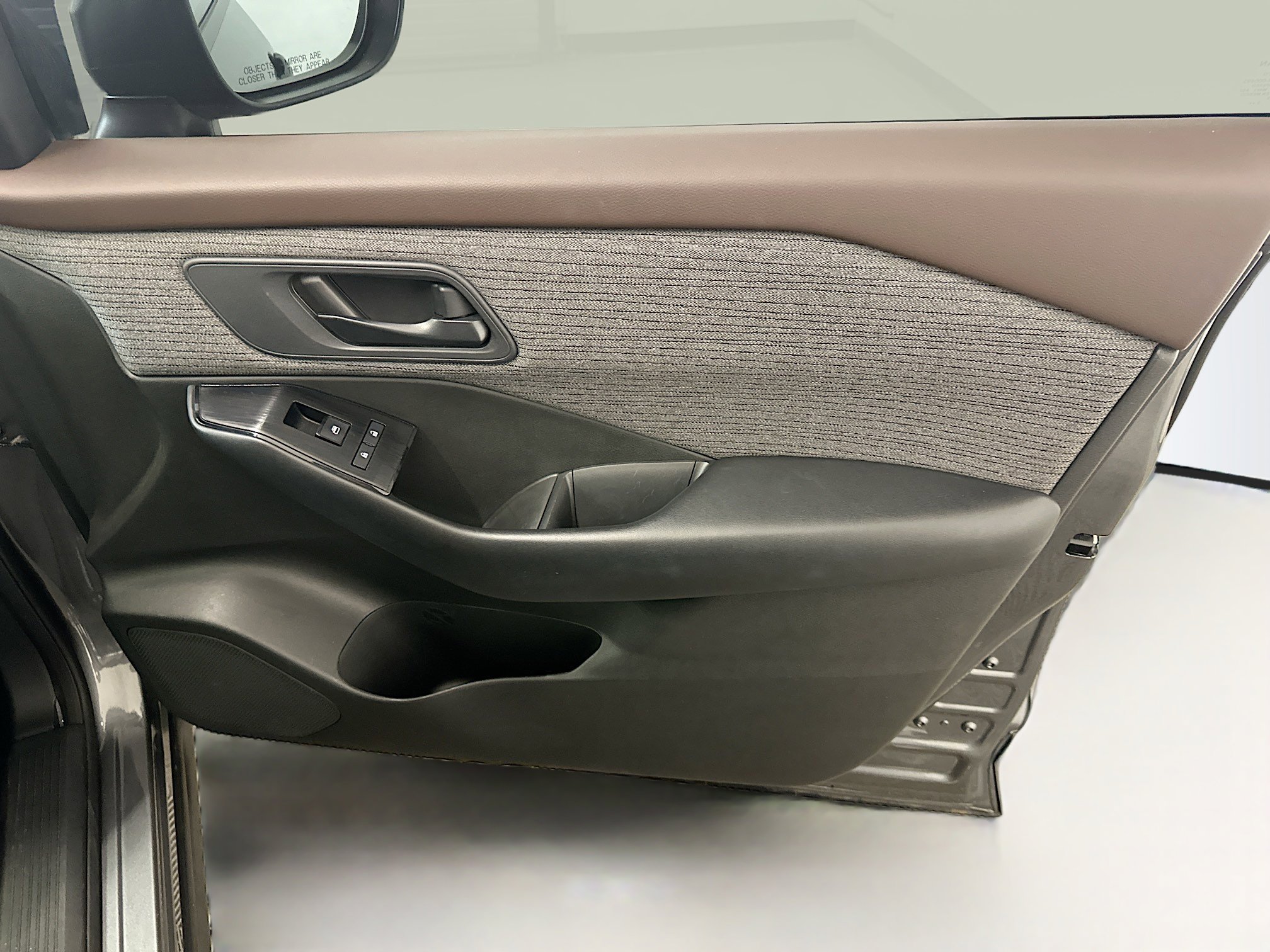 Used 2023 Nissan Rogue S image 33