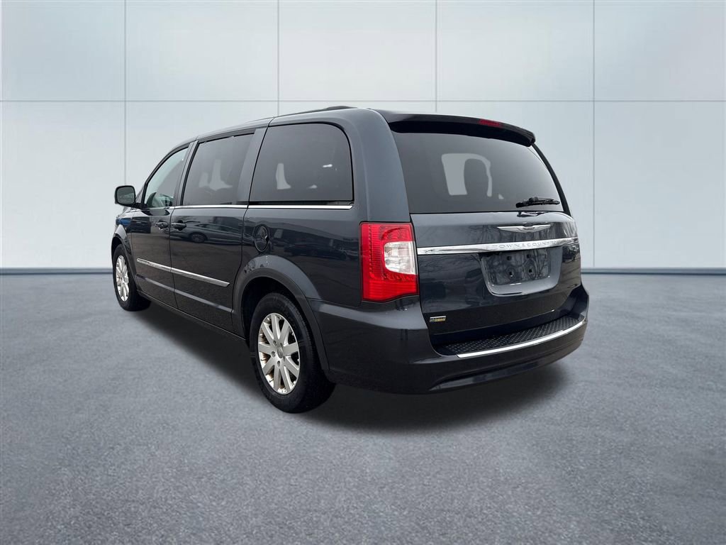 Used 2014 Chrysler Town & Country Touring image 3