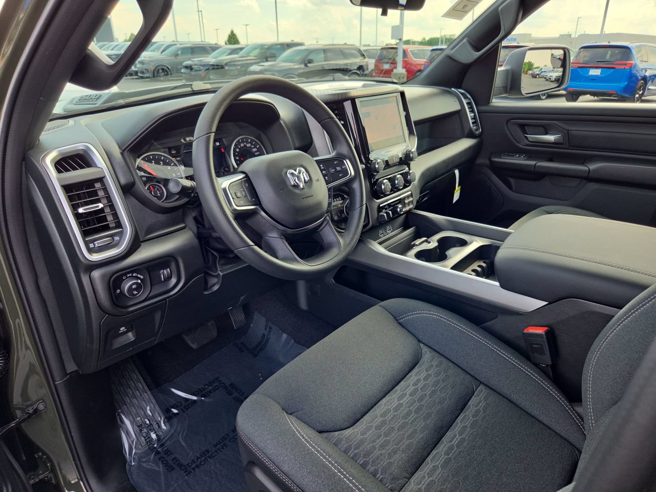 New 2026 RAM 1500 Express AWD/4WD image 17