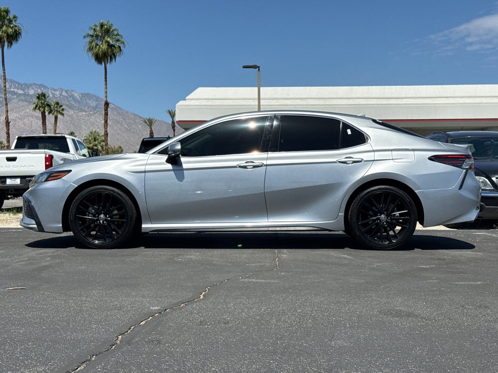 Used 2022 Toyota Camry XSE FWD image 6