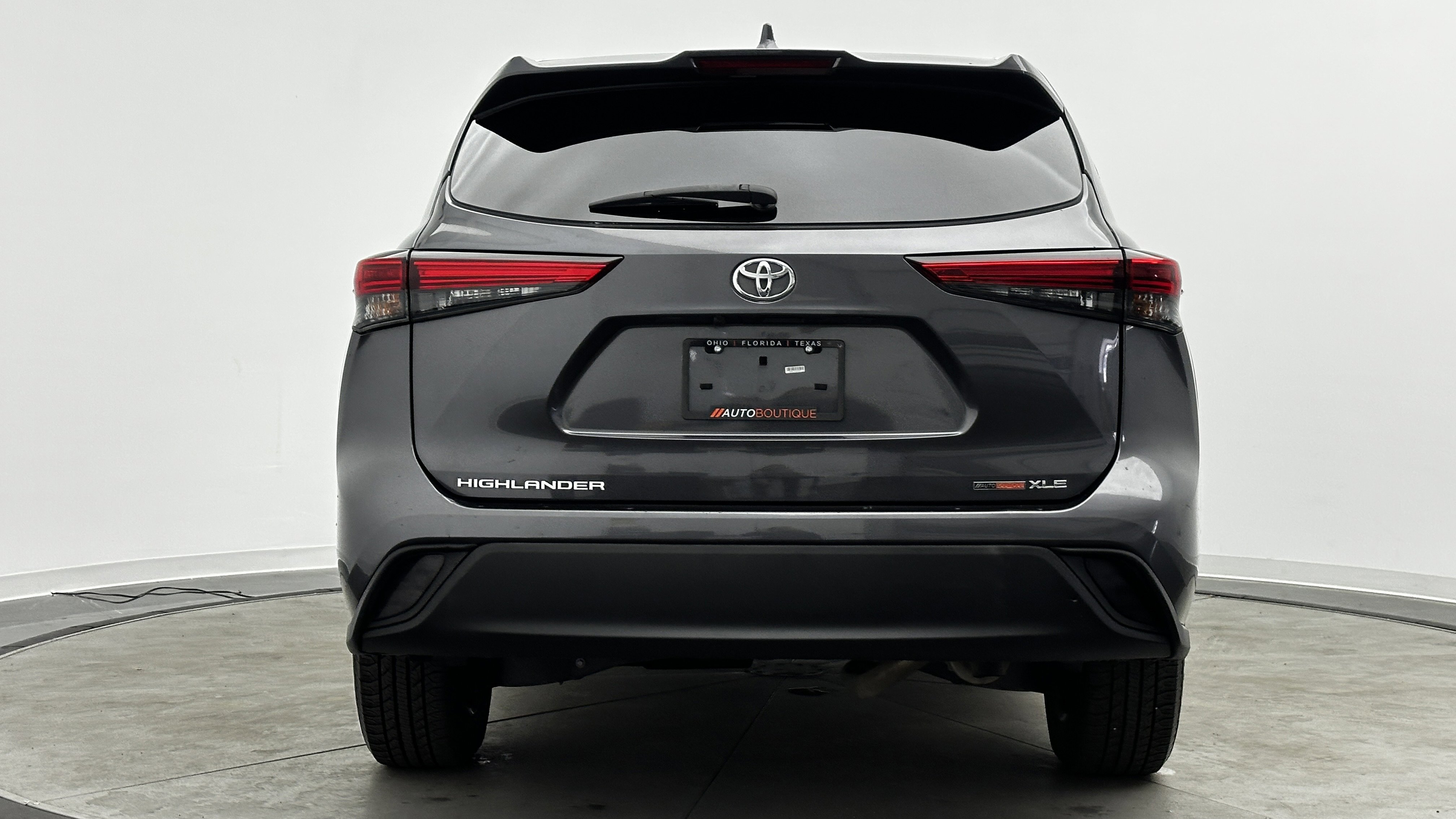 Used 2022 Toyota Highlander XLE image 7