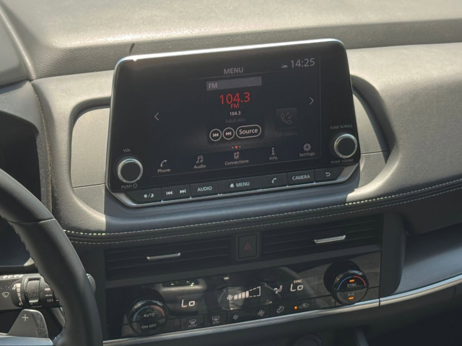 Used 2025 Nissan Rogue SV FWD image 17