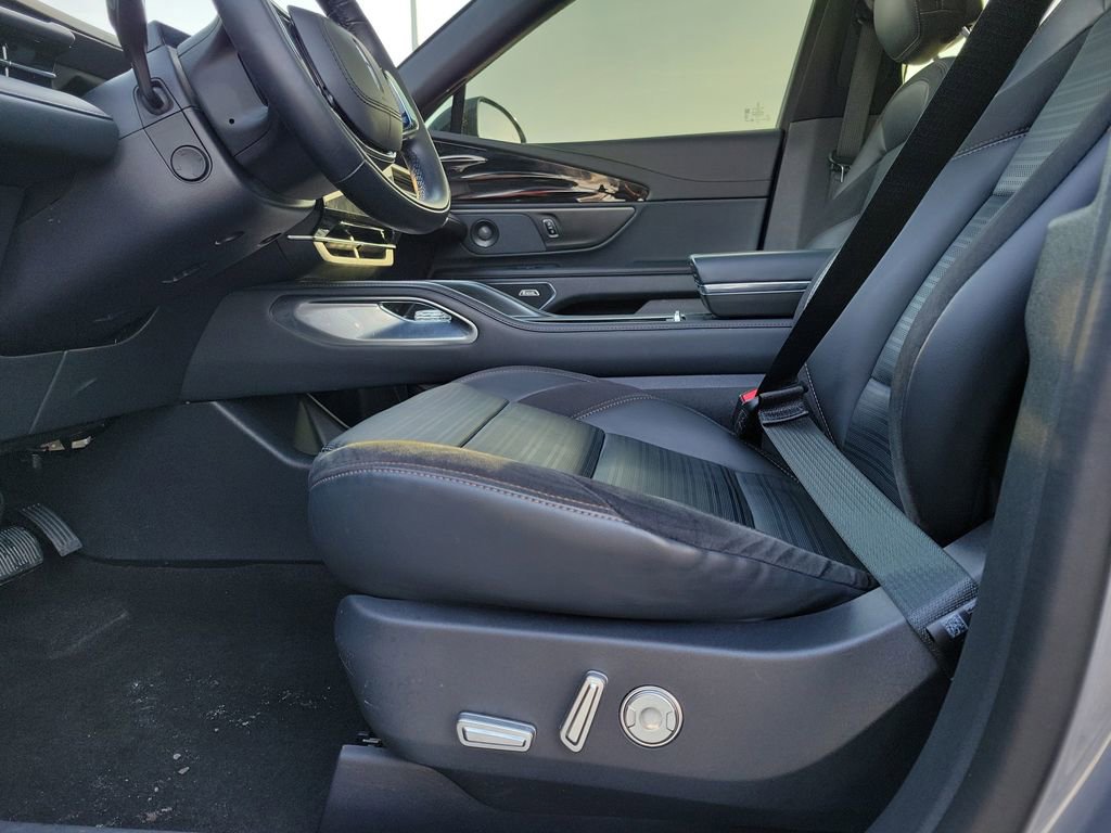 Certified 2024 Lincoln Nautilus Reserve w/ Equipment Group 202A image 17