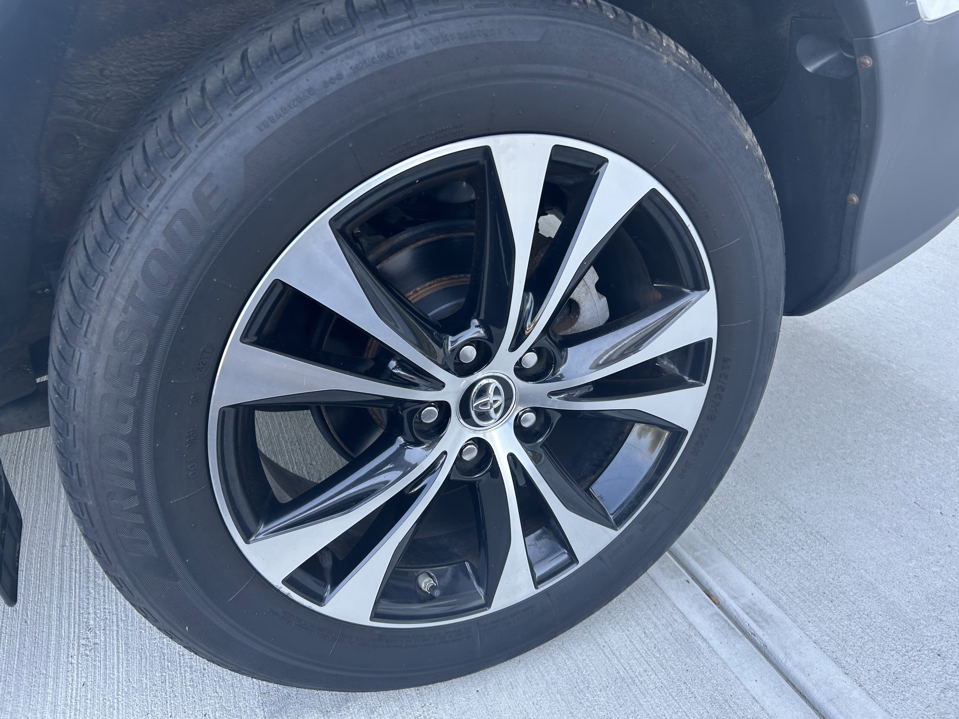 Used 2015 Toyota RAV4 Limited image 30