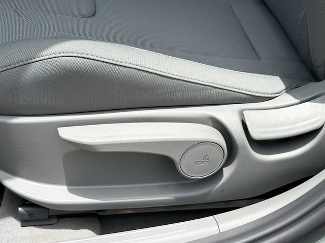 New 2026 Hyundai Elantra SE FWD image 17