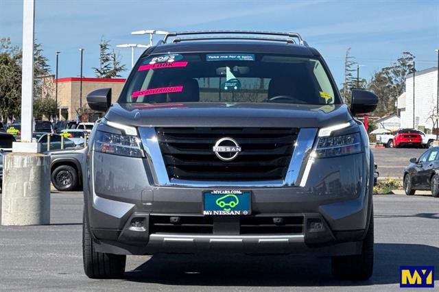 Used 2023 Nissan Pathfinder Platinum image 9