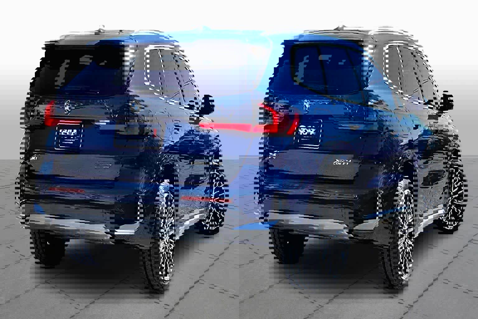 Used 2025 BMW X1 xDrive28i w/ Premium Package image 12