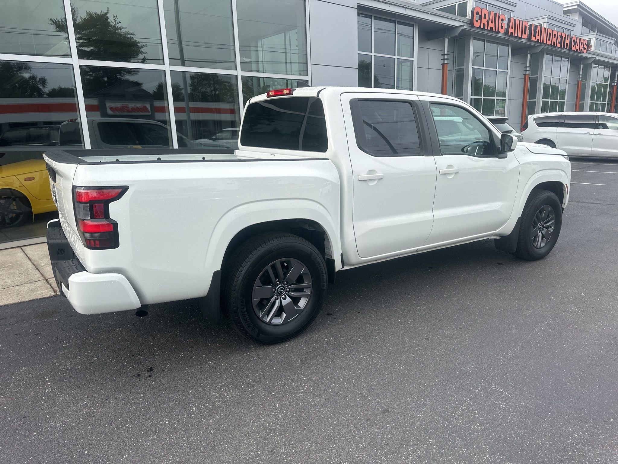 Used 2025 Nissan Frontier SV RWD image 3