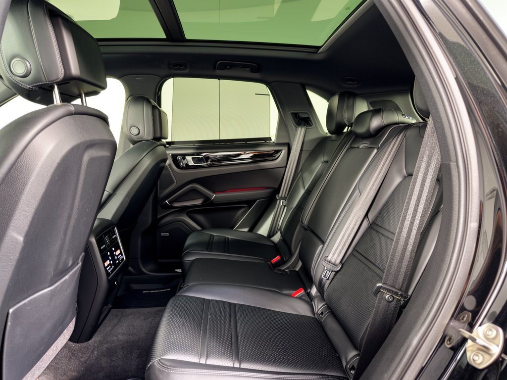 Certified 2023 Porsche Cayenne AWD/4WD image 25