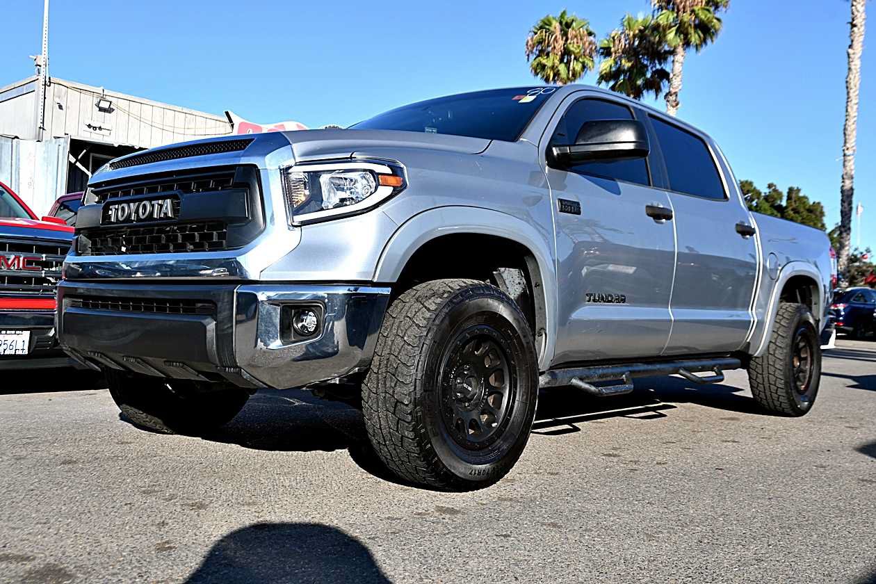 Used 2017 Toyota Tundra SR5 w/ SR5 Upgrade Package