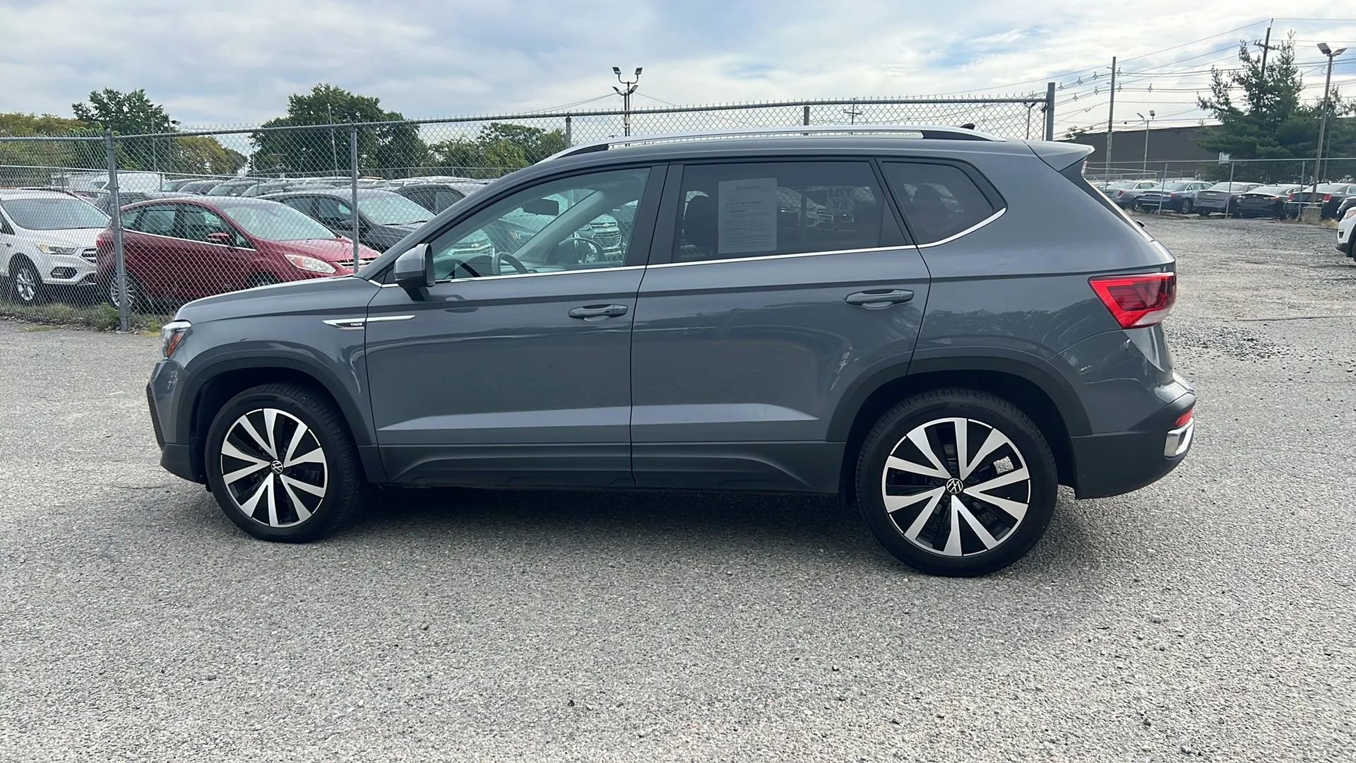 Used 2022 Volkswagen Taos SE image 8