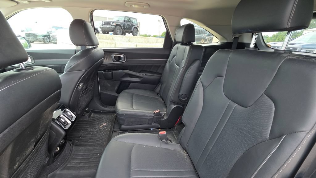 Used 2023 Kia Sorento SX AWD/4WD image 13