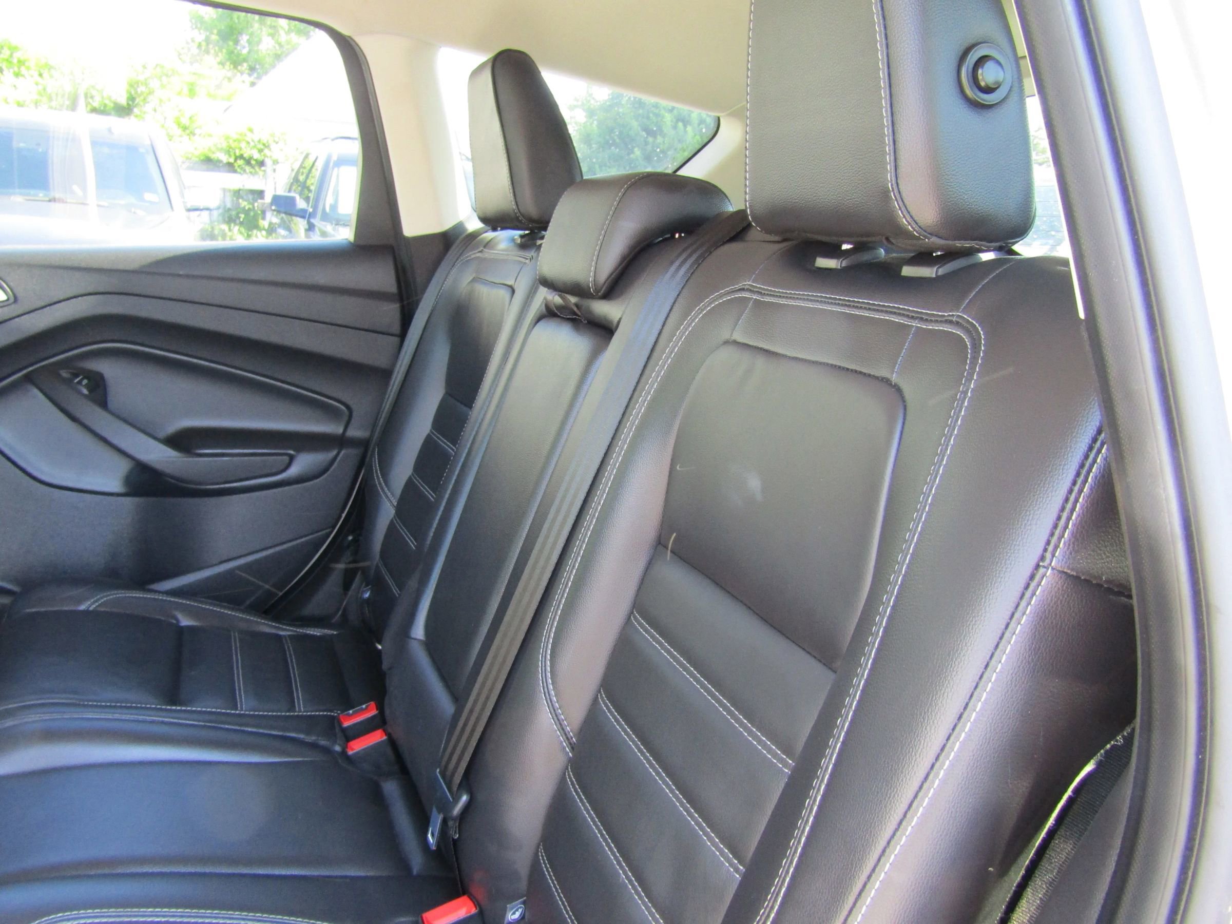 Used 2017 Ford Escape SE w/ SE Leather Comfort Package FWD image 19