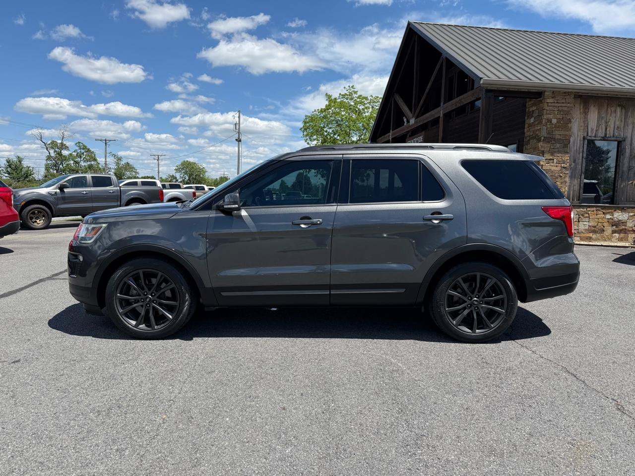 Used 2018 Ford Explorer XLT w/ Equipment Group 202A FWD image 47