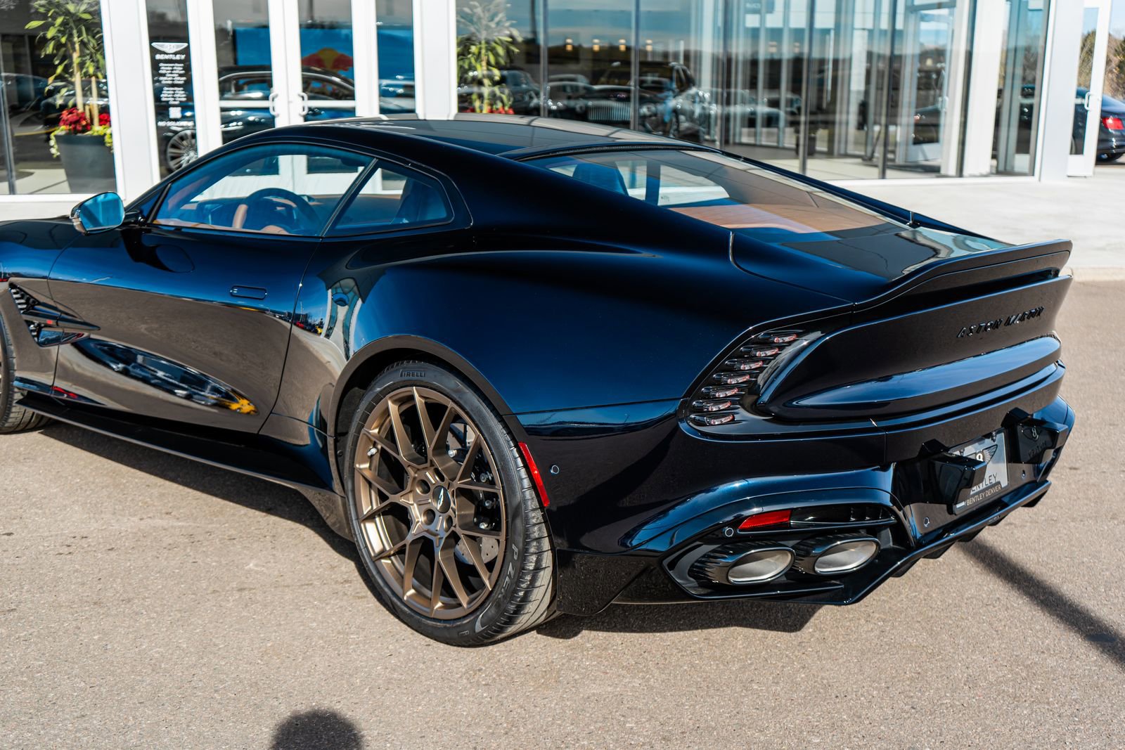 Used 2025 Aston Martin Vanquish image 9