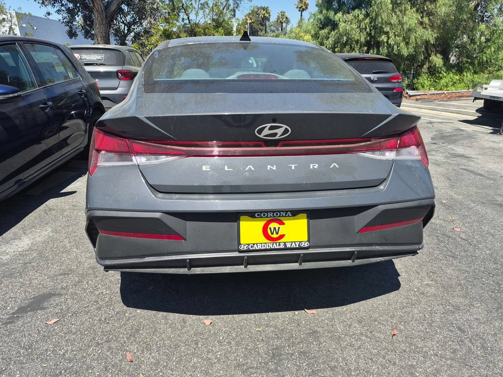 Used 2024 Hyundai Elantra SEL FWD image 8