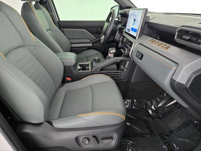 Used 2025 Toyota 4Runner Trailhunter AWD/4WD image 3