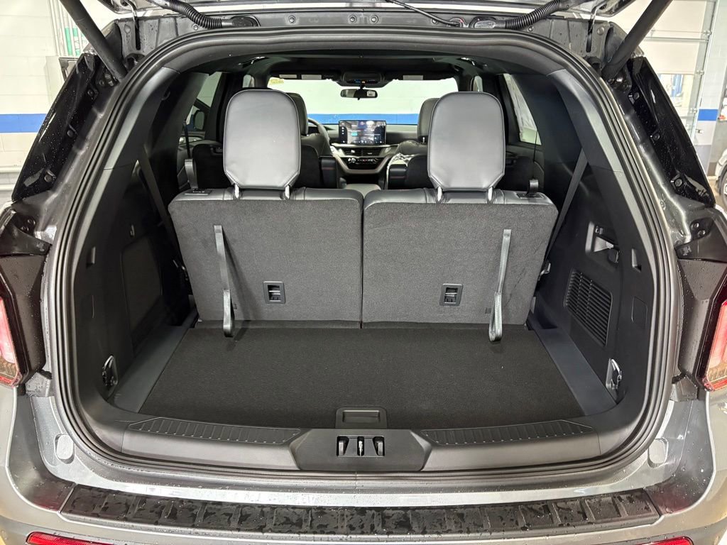 New 2026 Ford Explorer ST-Line image 25