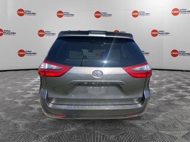 Used 2020 Toyota Sienna LE FWD image 3