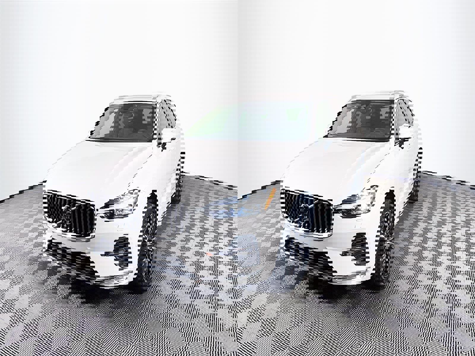 Used 2023 Volvo XC60 B5 Plus w/ Climate Package image 4