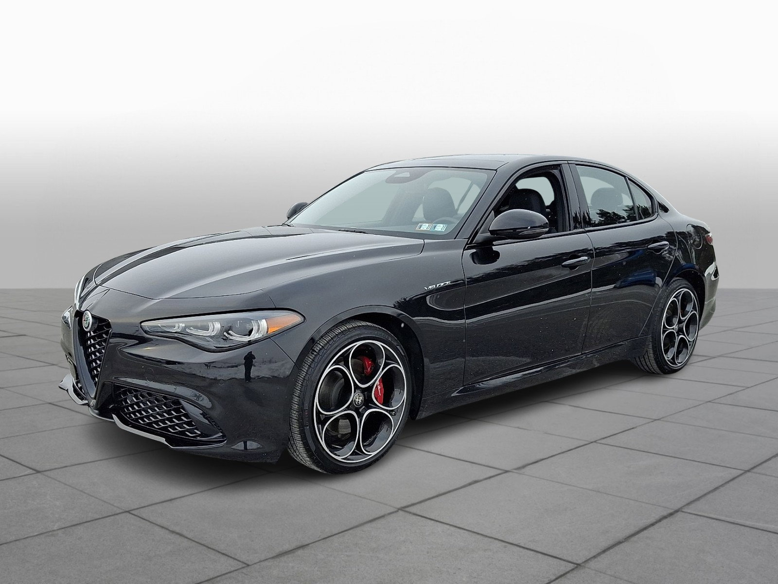 New 2025 Alfa Romeo Giulia AWD image 2