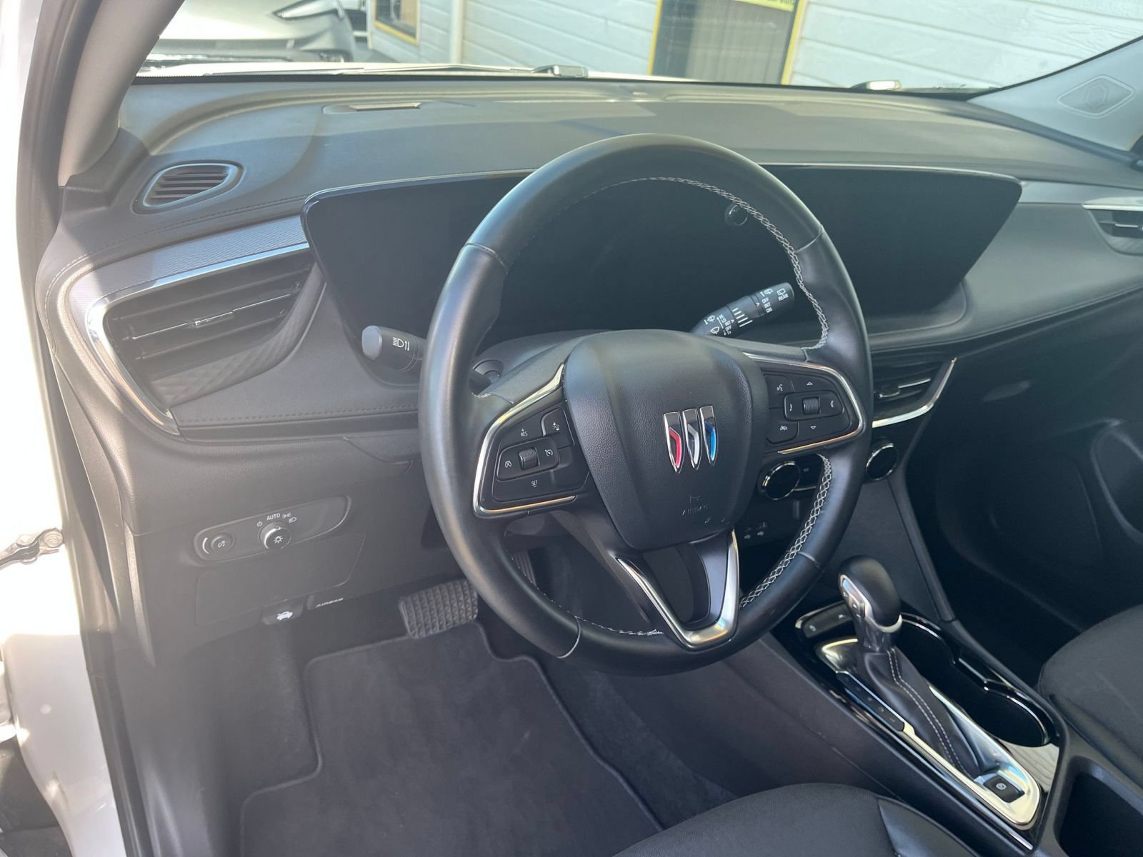 Used 2025 Buick Encore GX Preferred FWD image 31