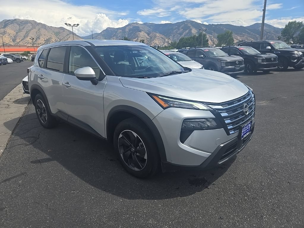 Used 2025 Nissan Rogue SV AWD/4WD image 3
