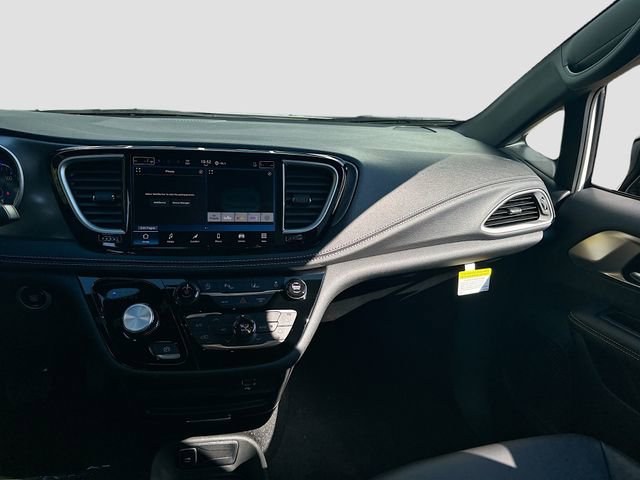 New 2026 Chrysler Pacifica Select image 25