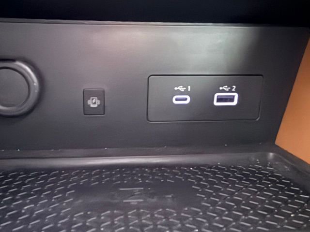 Used 2024 Nissan Pathfinder Platinum w/ Black Appearance Package FWD image 30