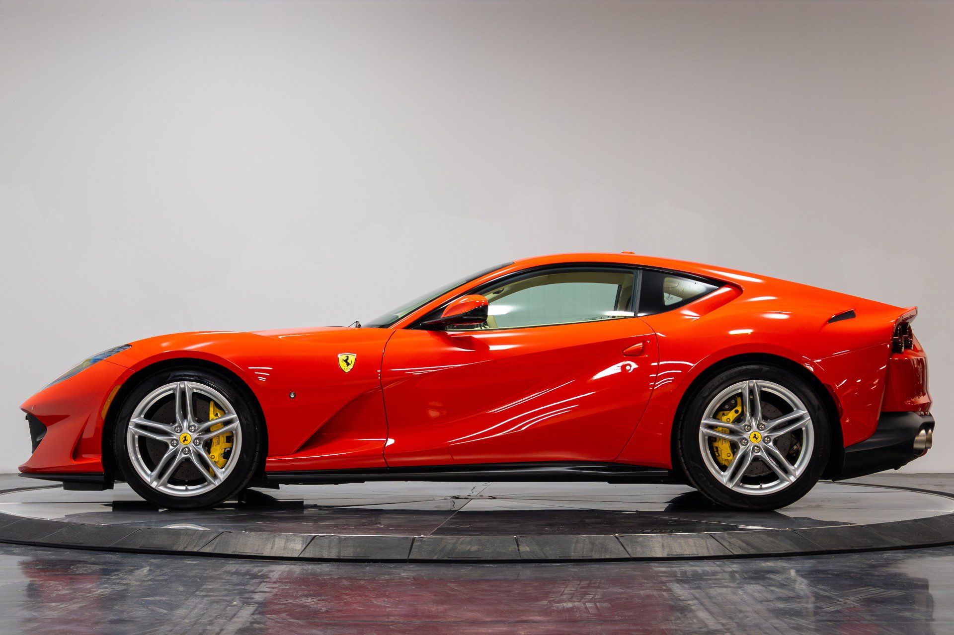 Used 2018 Ferrari 812 Superfast image 39