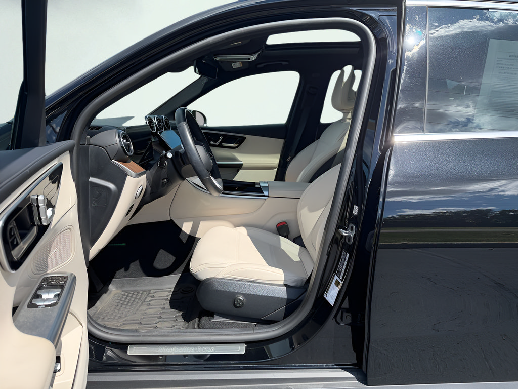 Used 2024 Mercedes-Benz GLC 300 4MATIC image 13