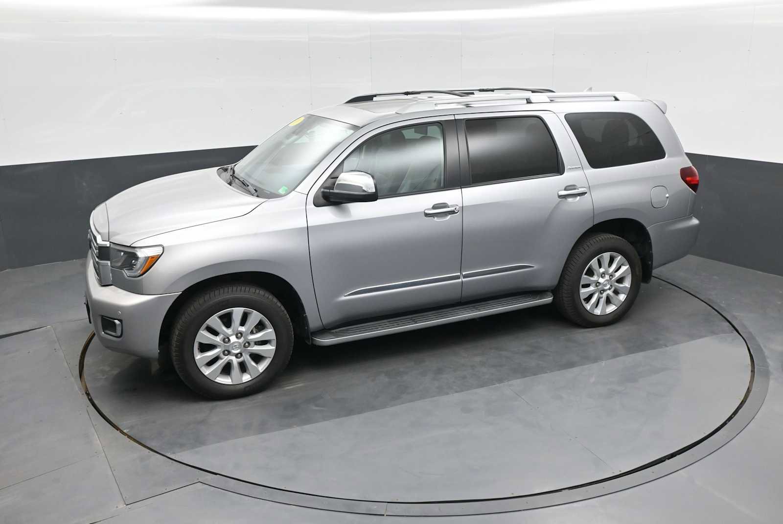 Used 2019 Toyota Sequoia Platinum RWD image 2