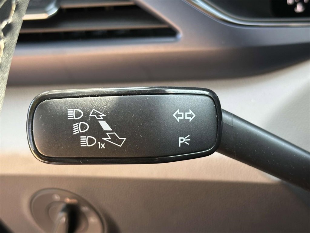 Used 2022 Volkswagen Taos SE image 16