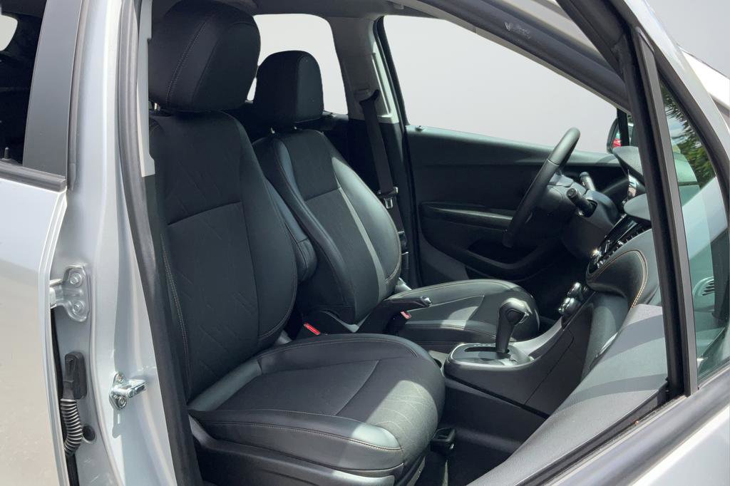 Used 2022 Chevrolet Trax LT w/ LT Convenience Package FWD image 20