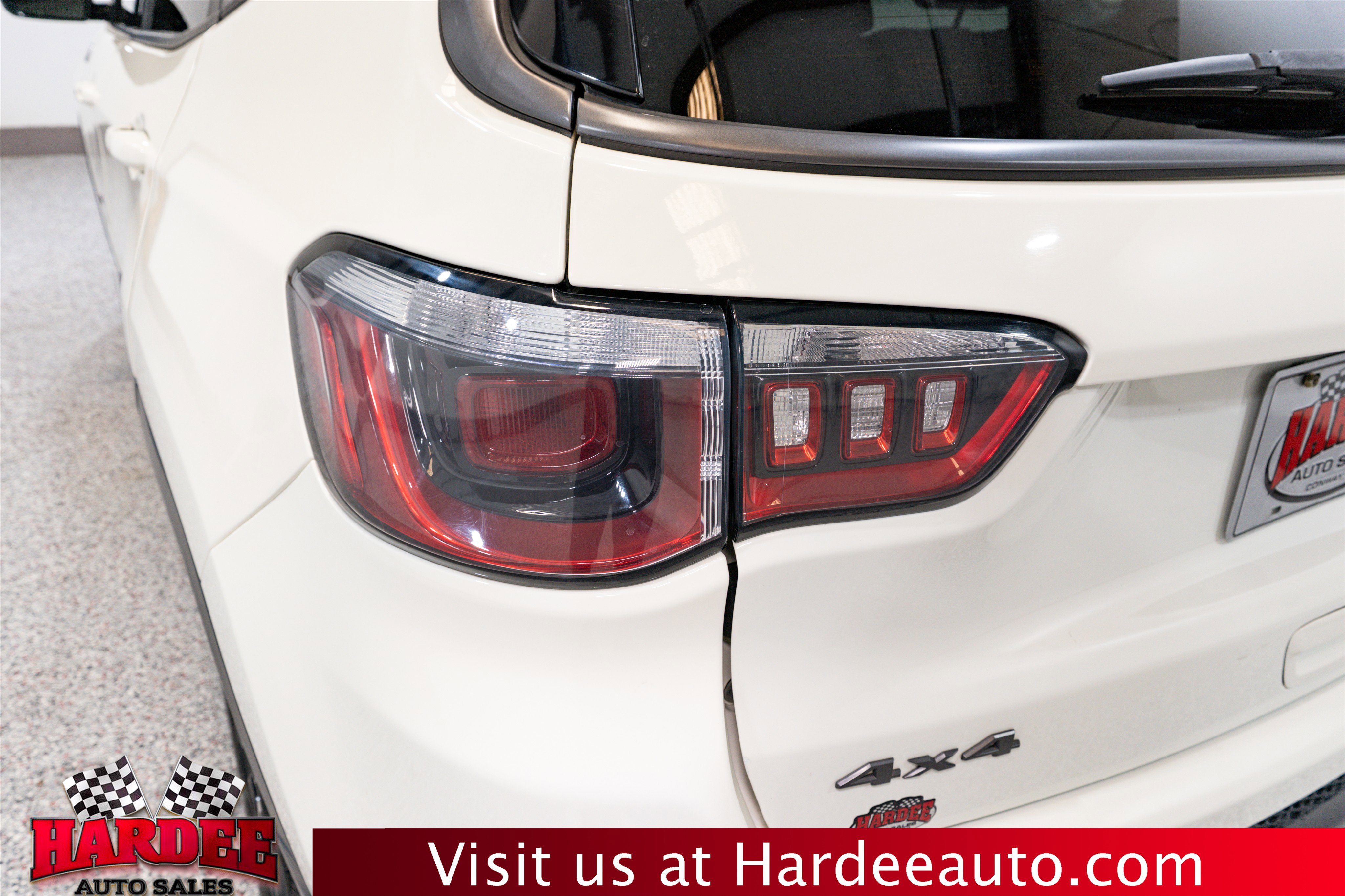 Used 2019 Jeep Compass Trailhawk w/ Cold Weather Group image 9