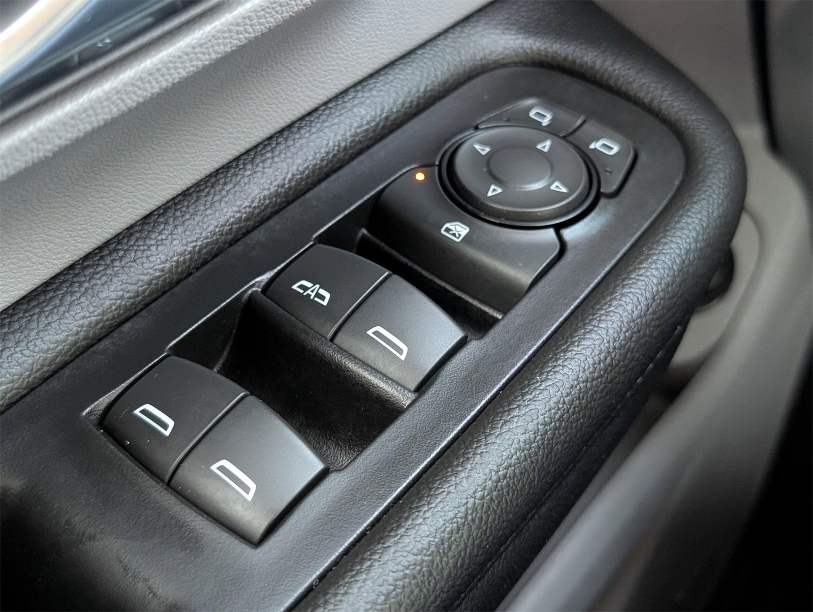 Used 2024 GMC Terrain SLT w/ Infotainment Package II image 30