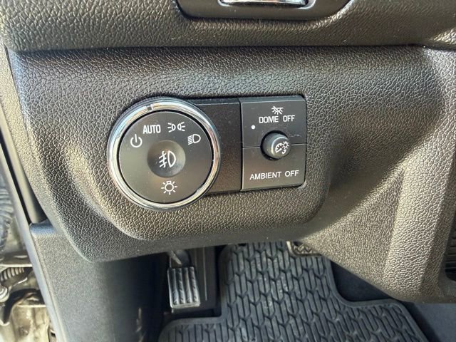 Used 2017 Chevrolet Traverse LT w/ Style and Technology Package FWD image 11