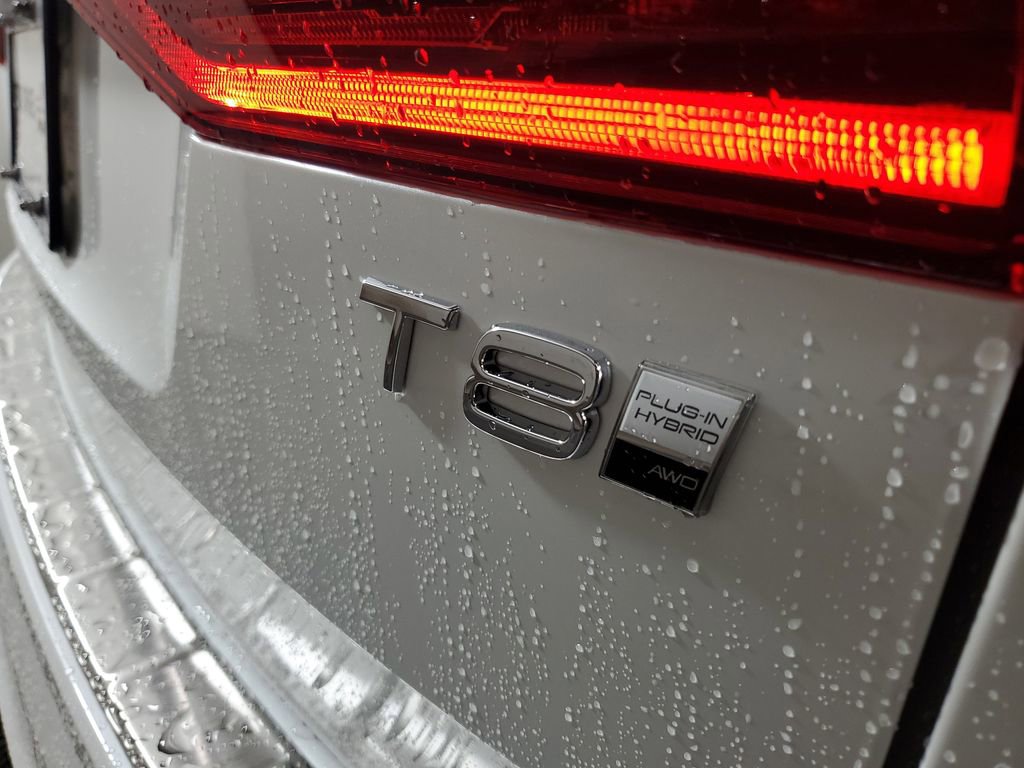 New 2026 Volvo XC60 T8 Plus w/ Protection Package Premier image 7