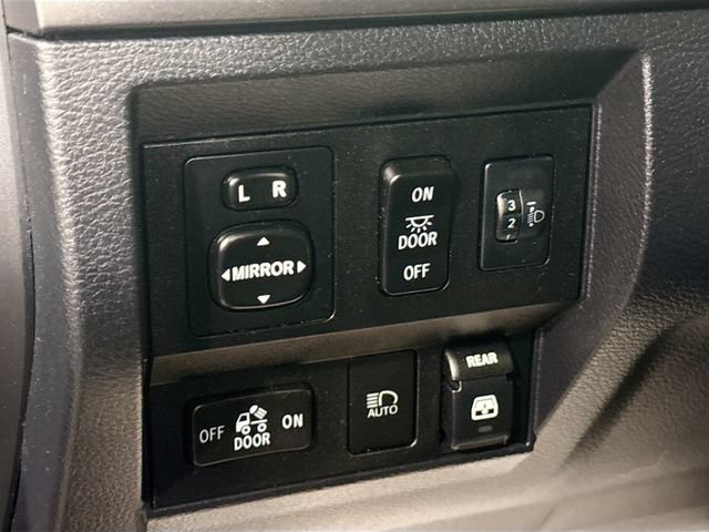 Used 2018 Toyota Tundra SR5 w/ SR5 Upgrade Package AWD/4WD image 11